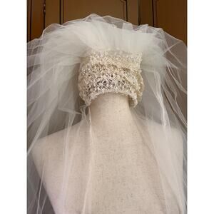 Vintage tulle wedding veil, 3 layers with comb, beads and lace embroideries